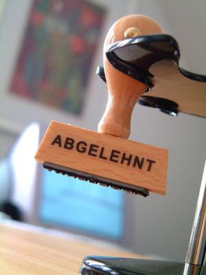 Arbeitsunfall Ein Unfall auf dem Weg zur Probearbeit oder ersten Arbeitstag fällt nicht unter die gesetzliche Unfallversicherung. (Foto: djd/Ergo Direkt Versicherungen)