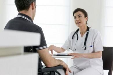 Berufsunfaehigkeit Viel zu wenig Bundesbürger haben für den Fall vorgesorgt, dass sie ihren Beruf aus gesundheitlichen Gründen aufgeben müssen. (Foto: djd/AXA)