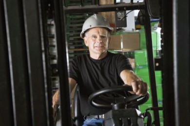 Gabelstapler Der Tarifabschluss sieht eine Erhöhung aller Entgeltgruppen in vier Schritten vor. Die Steigerungen halten die Balance zwischen den Flexibilitätsinteressen der Unternehmen und dem Wunsch der Arbeitnehmer nach einer attraktiven Vergütung. (Foto: djd/Randstad Deutschland)