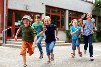 Präventologen Das Arbeitsfeld von Präventologen ist breitgefächert. So bieten sie etwa in Betrieben gezielte gesundheitsfördernde Maßnahmen an oder halten Vorträge und Workshops in Schulen zu gesunder Ernährung.