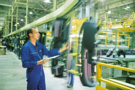 Fachkräftemangel Der Fachkräftemangel in Deutschland zeigt sich vor allem im Fehlen von Facharbeitern im Metall- und Elektrobereich sowie von gut ausgebildeten kaufmännischen Mitarbeitern.