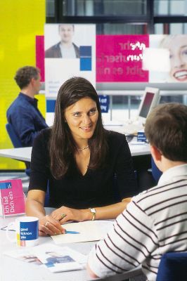 Zeitarbeit In allen deutschen Randstad-Niederlassungen können sich interessierte Bewerber über Stellenangebote und Perspektiven informieren.